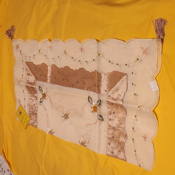 Square Table Linen/Topper - Picture 2 of 8